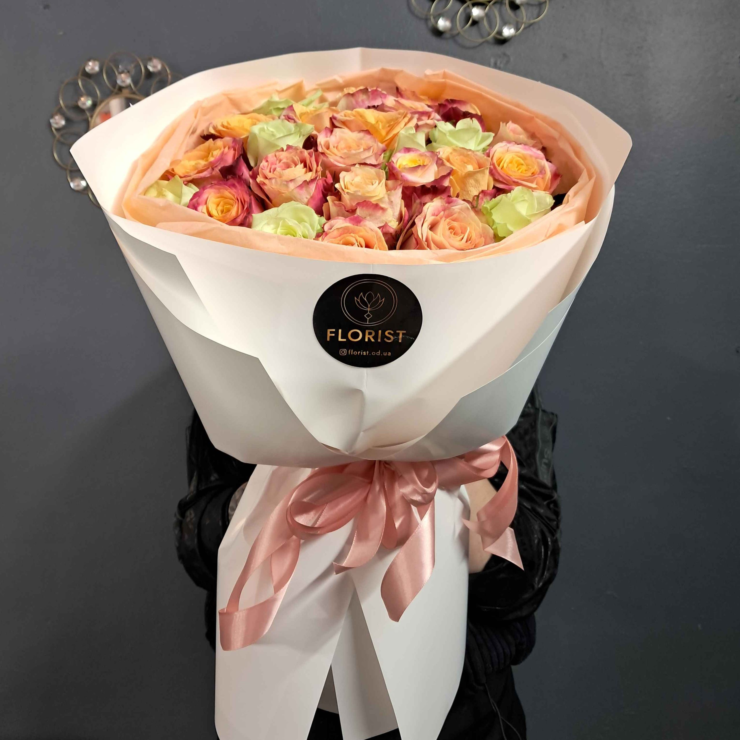 Букет-микс из 25 роз