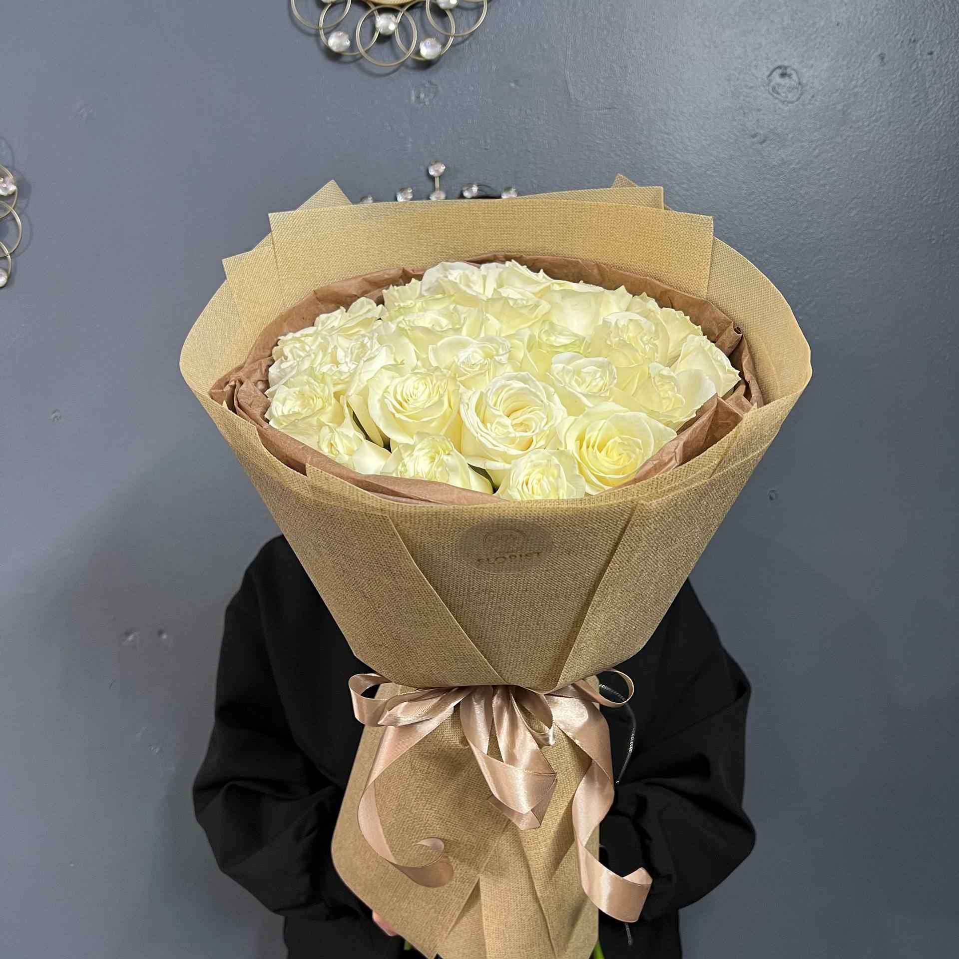 Букет из белых роз