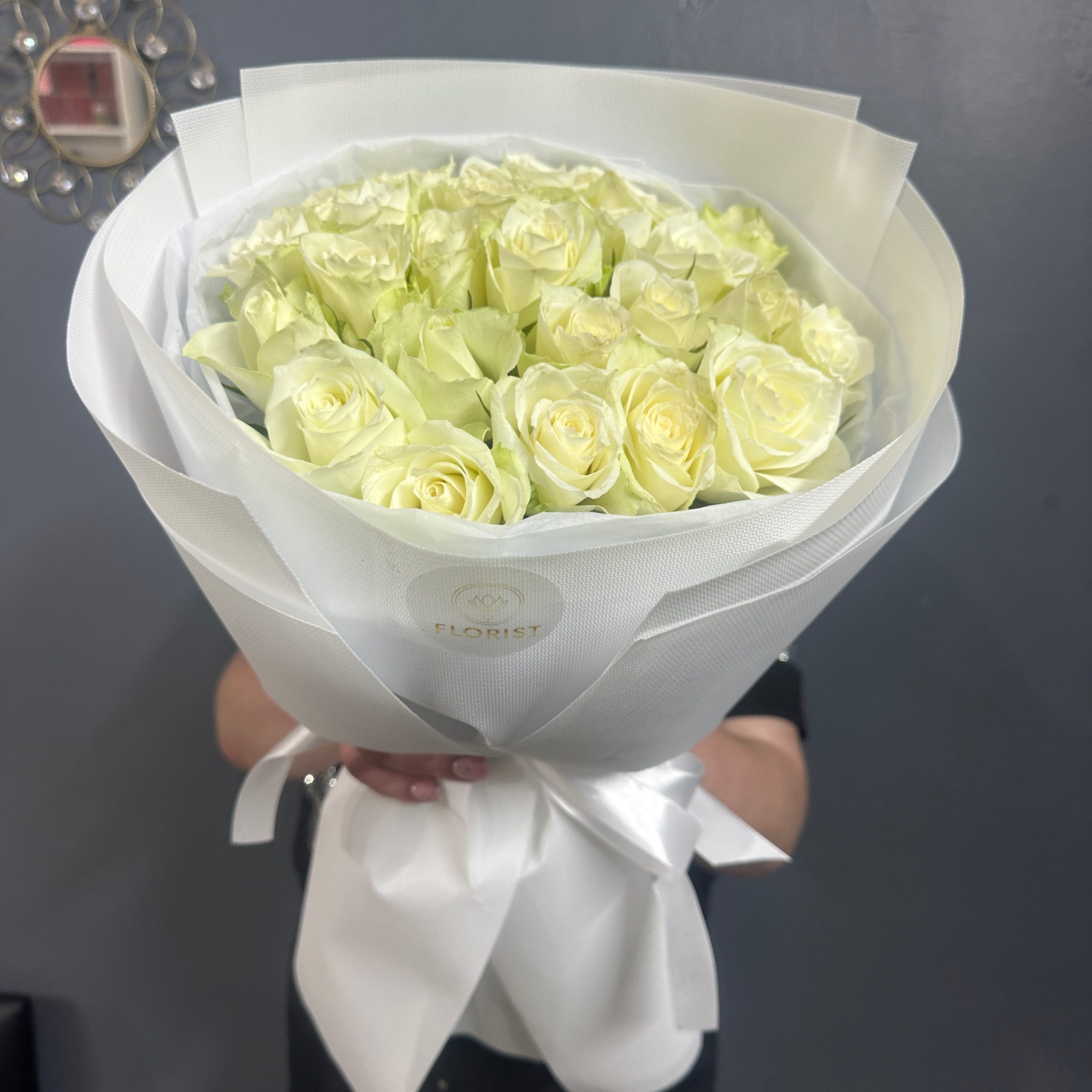 Букет из 25 белых роз