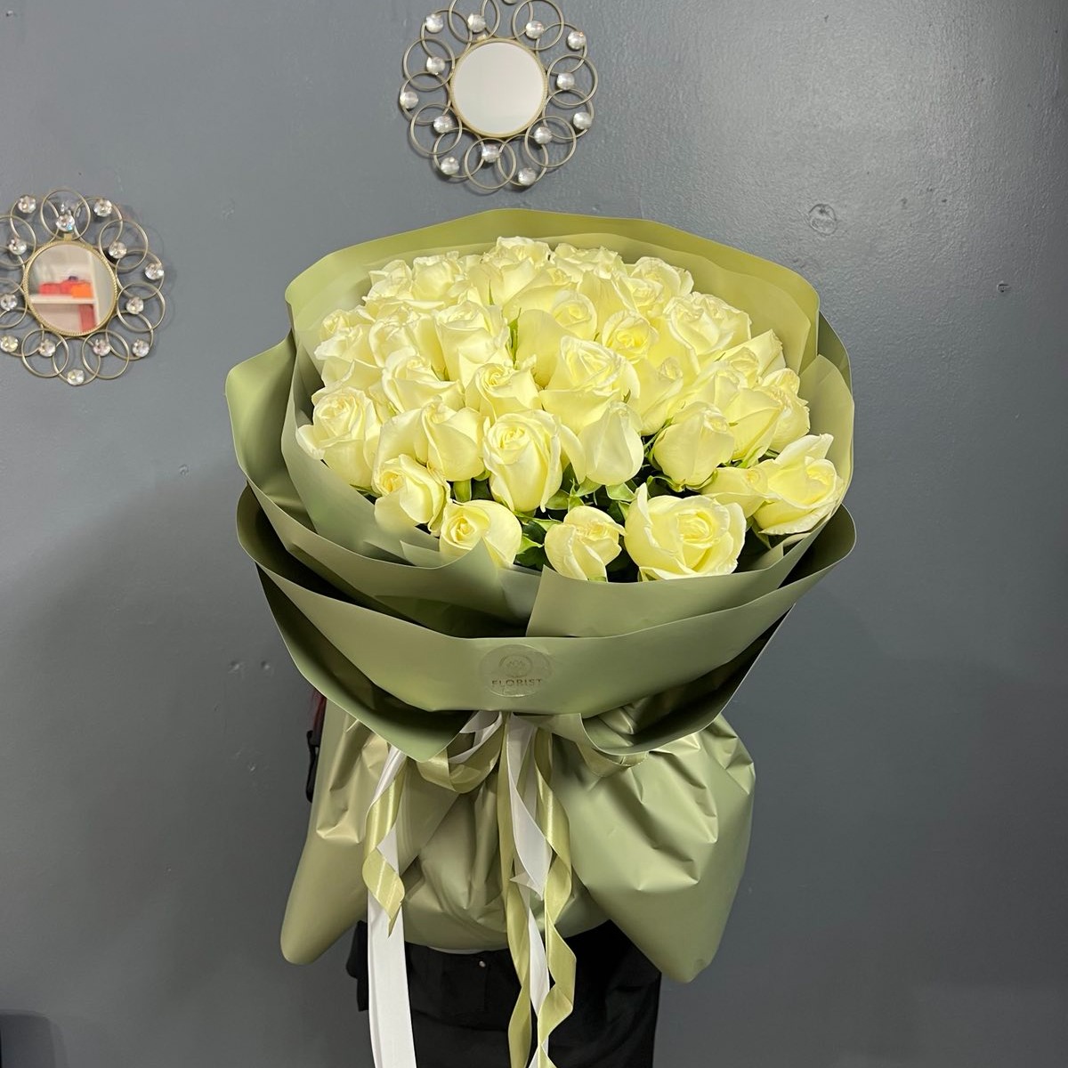 Букет из 45 белых роз