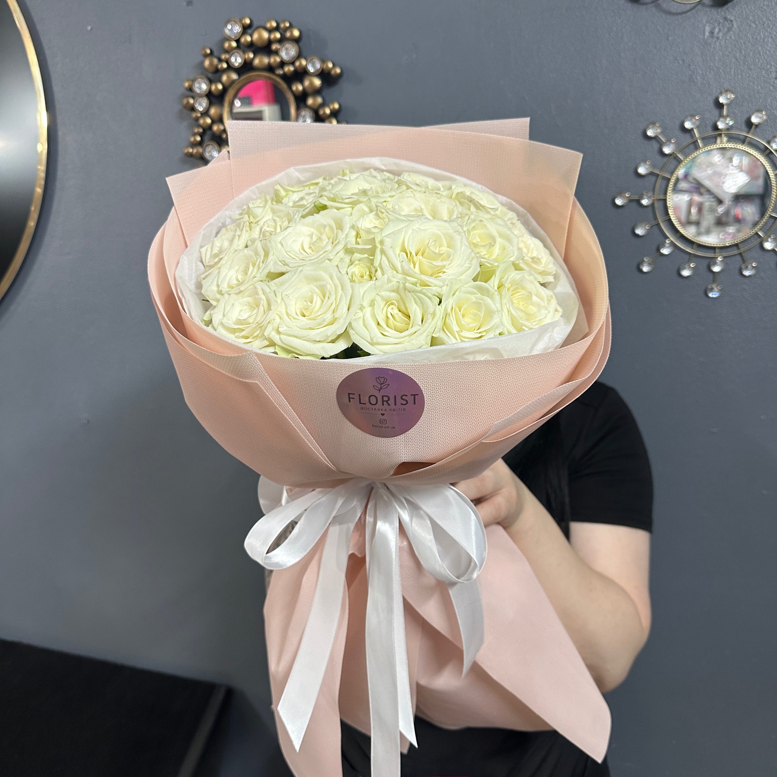 Букет из 25 белых роз