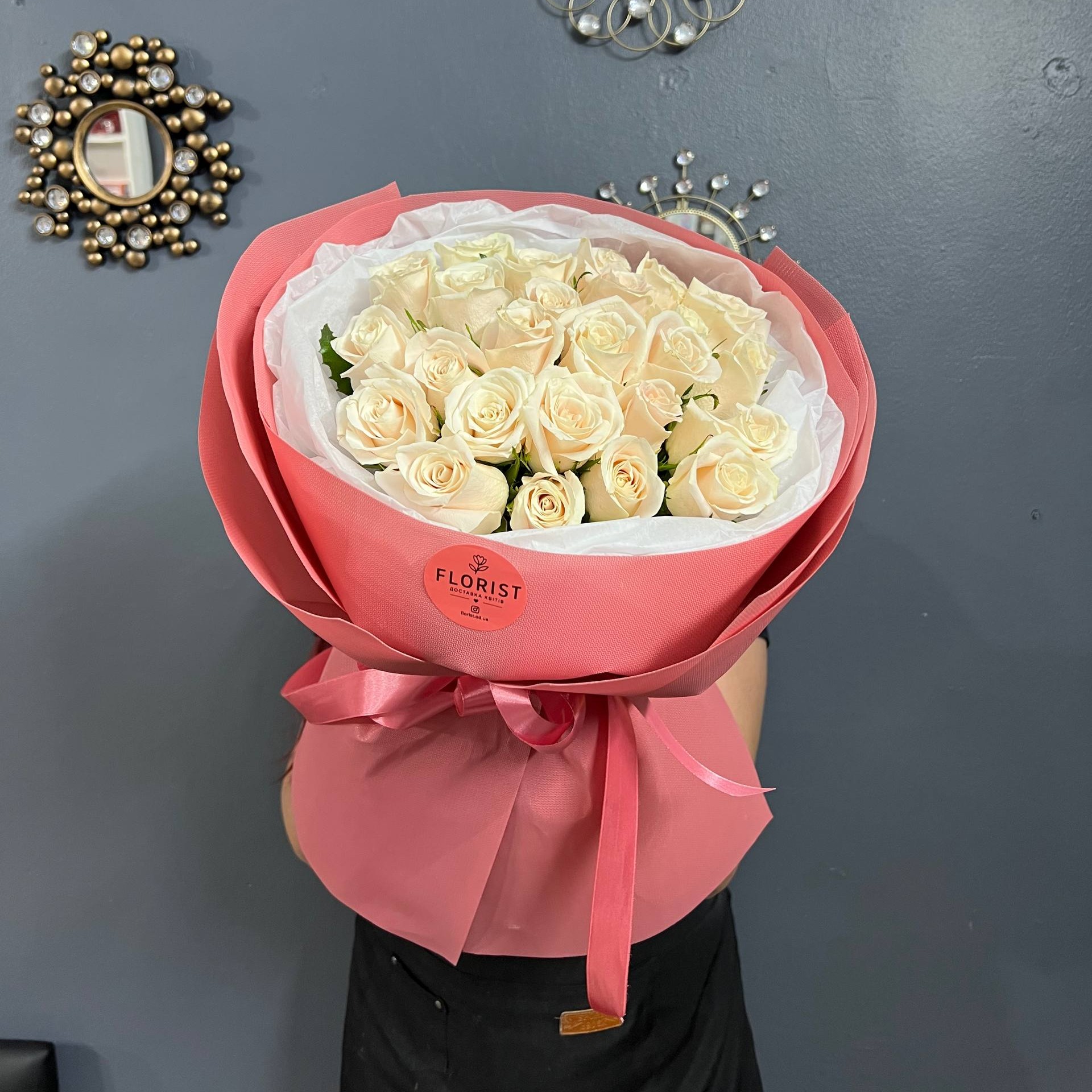 Букет из 25 кремовых роз