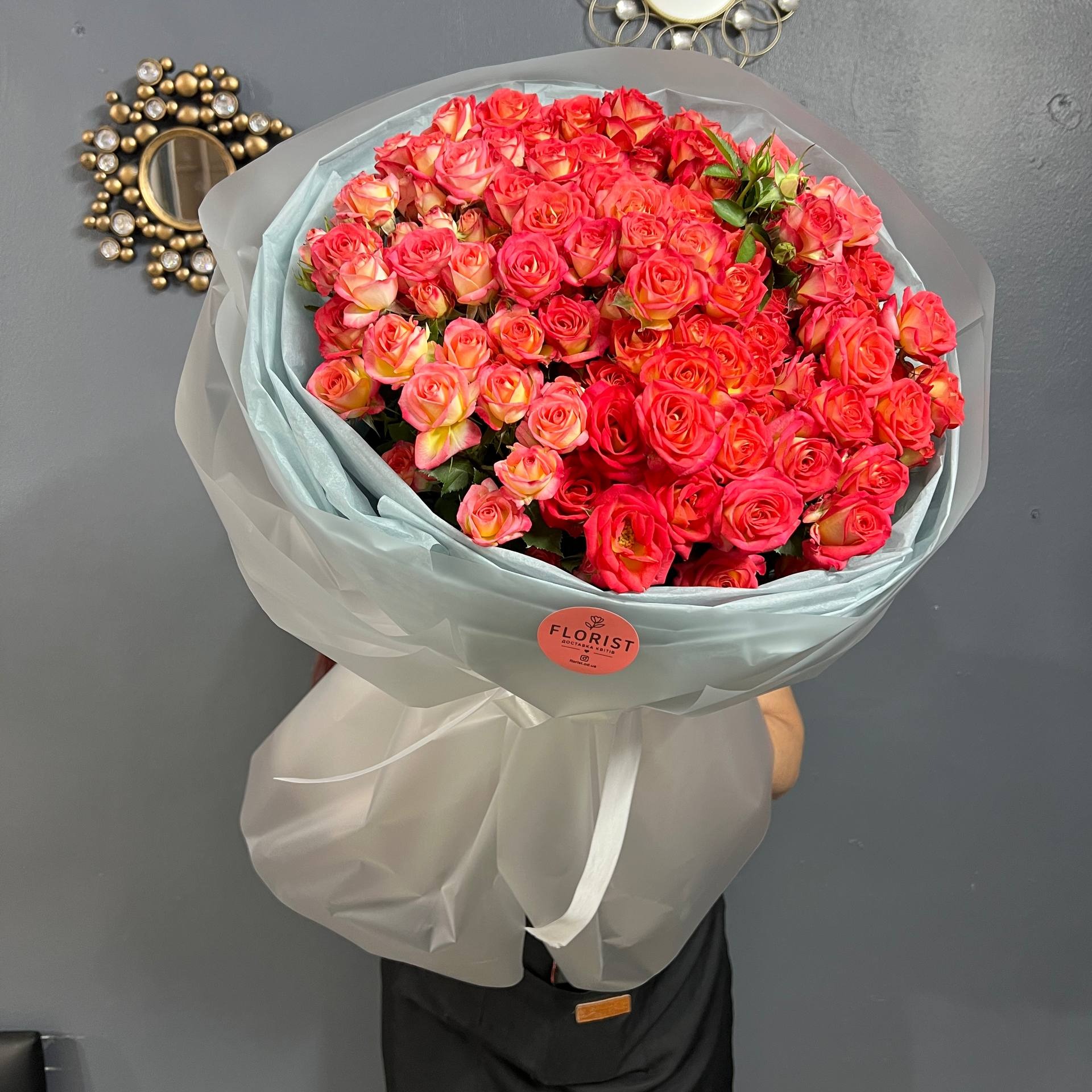 Букет из 25 кустовых роз